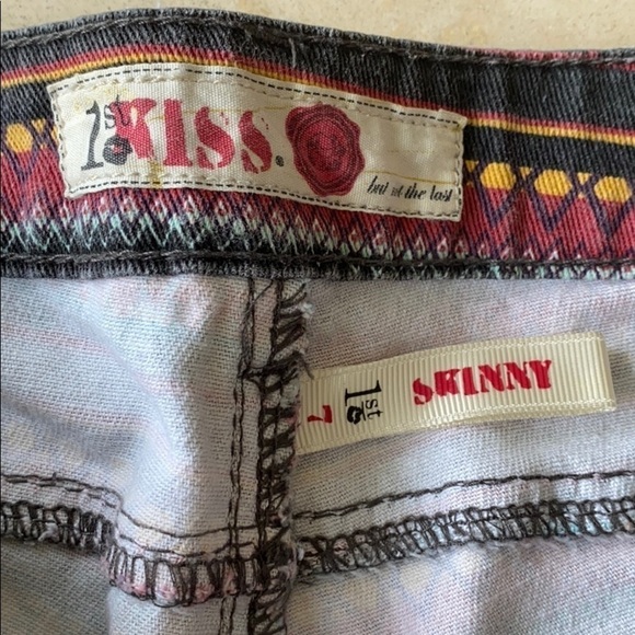 3 for $12 💖 HP 💖  Tribal Print Skinny Jeans - Picture 3 of 9